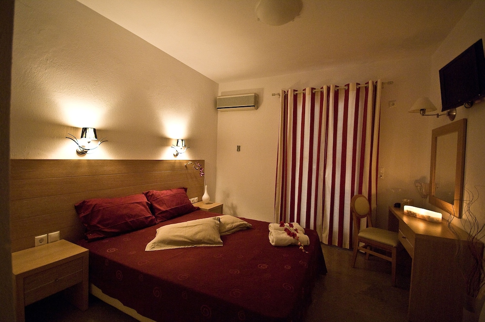 Standard Room (with extra bed) photo 2