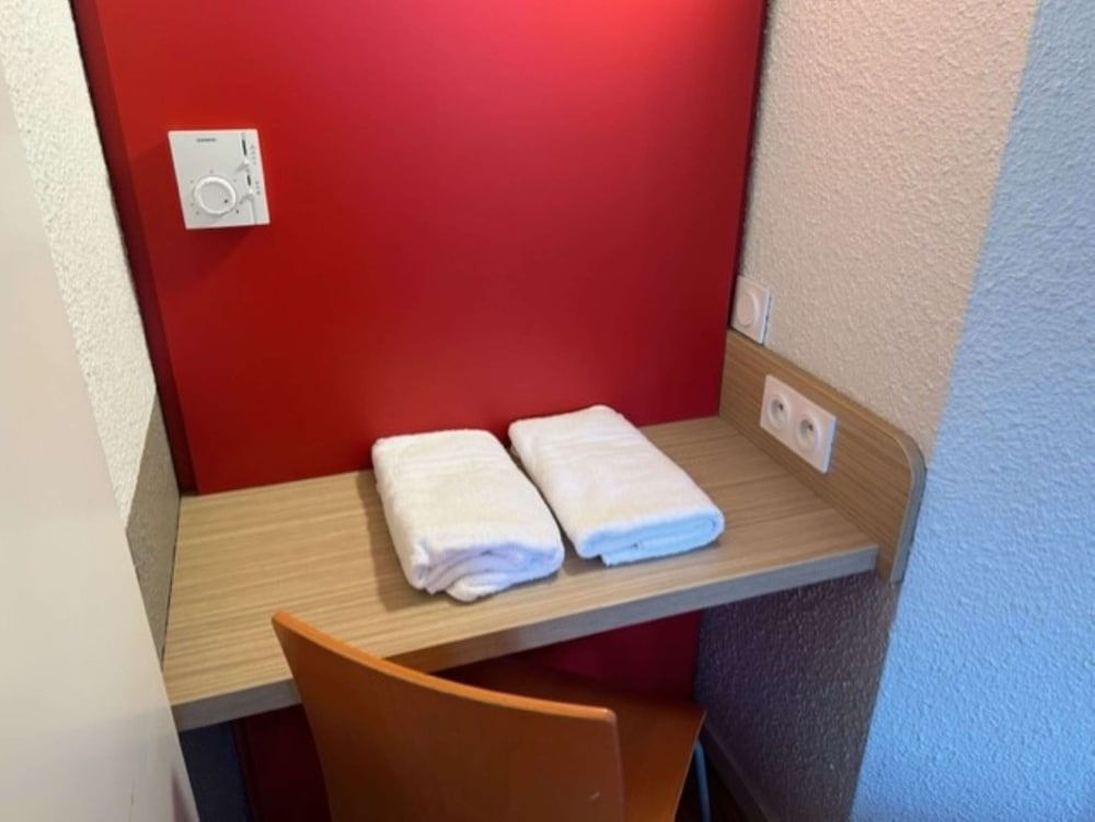Standard Room, 2 Twin Beds - Photo 3