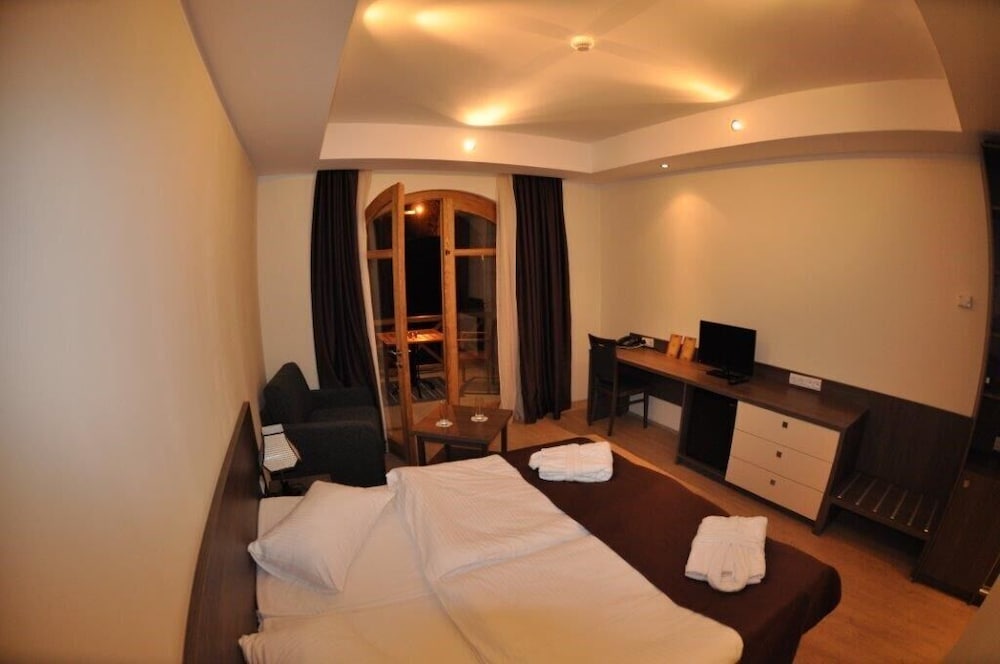 Standard Double Room, 1 King Bed, Non Smoking photo 3