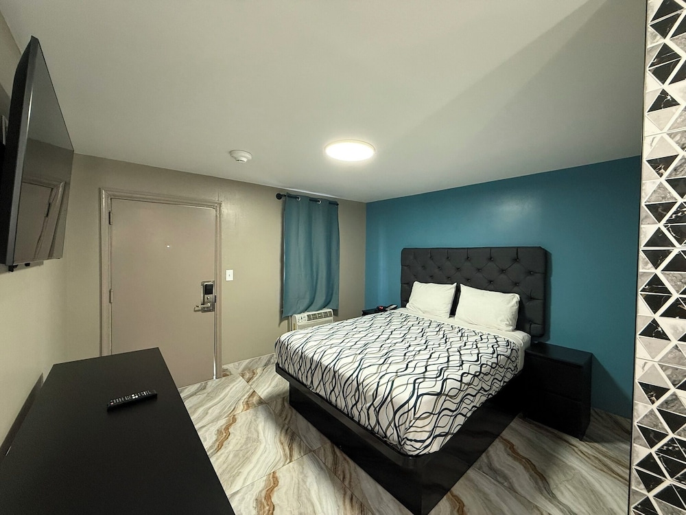 Deluxe Room, 1 Queen Bed, Non Smoking