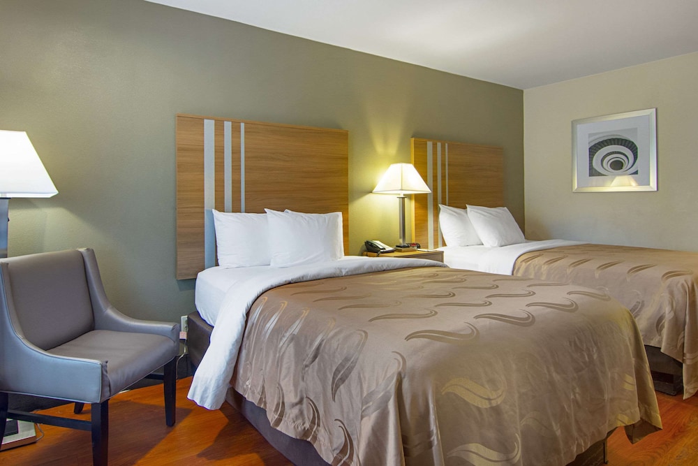 Standard Room, 2 Double Beds, Smoking - Photo 1