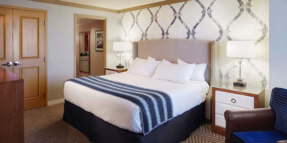 Premium Room, 1 King Bed, Non Smoking (Kansas City Tower) - Photo 3