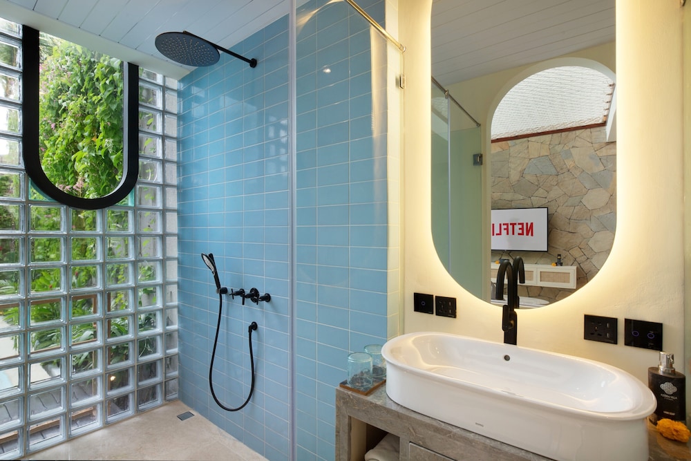 Smart Loft One Bedroom Villa with Private Pool & Jacuzzi - Photo 14