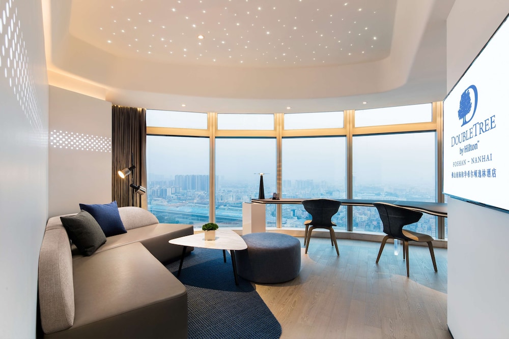 Suite, 1 Bedroom - Photo 1