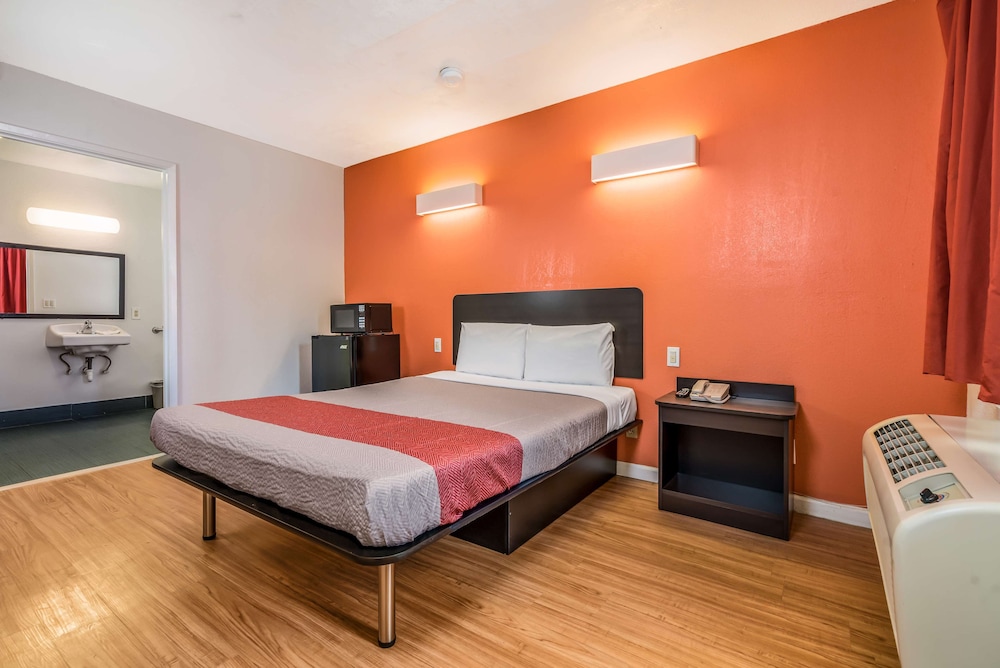 Standard Room, 1 Queen Bed, Non Smoking photo 1