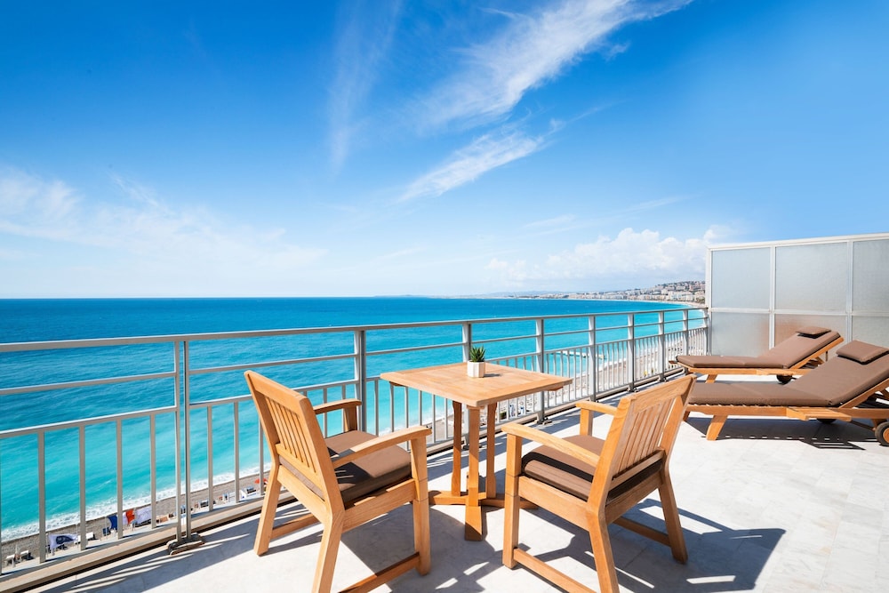 Junior Suite, 1 King Bed, Sea View (Terrace) - Photo 4