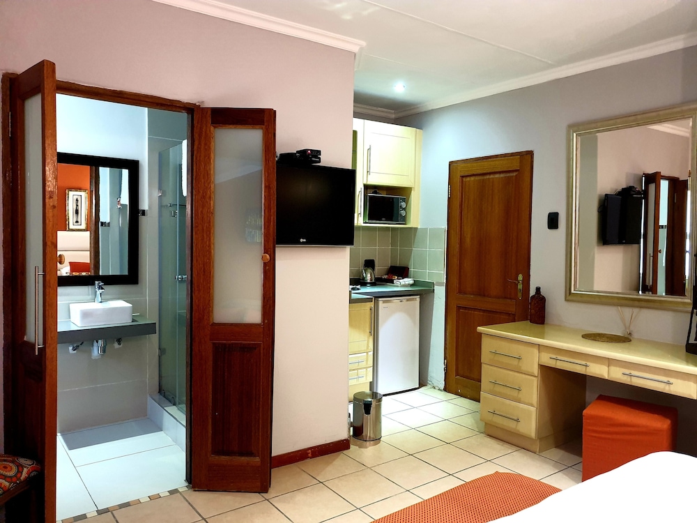 Standard Room photo 2