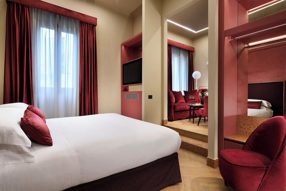 Deluxe Suite photo 2
