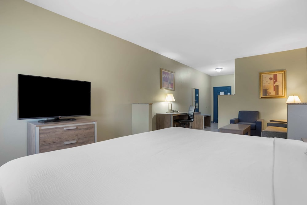 Standard Room, 1 King Bed, Accessible, Non Smoking - Photo 2