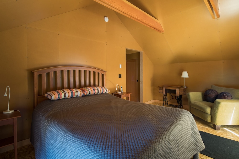 House (2 Bedrooms)