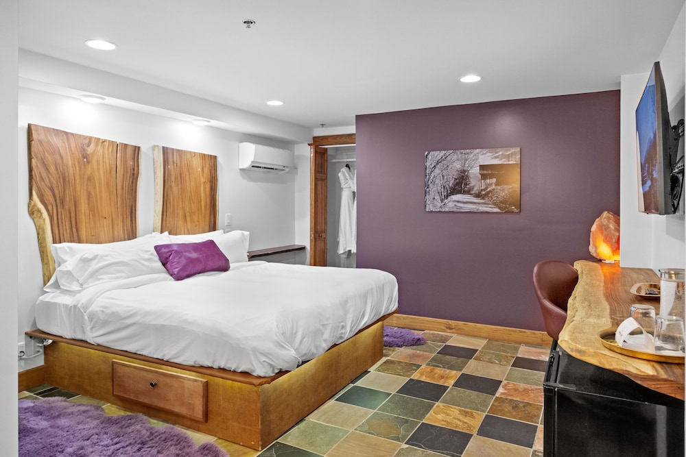 Standard Room, 1 King Bed, Ground Floor