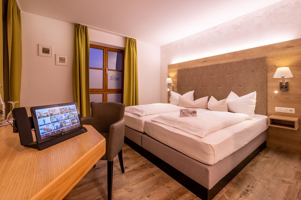 Basic Double Room, 1 Bedroom, Non Smoking photo 1