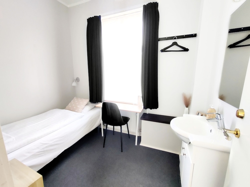 Single Room, Shared Bathroom photo 3