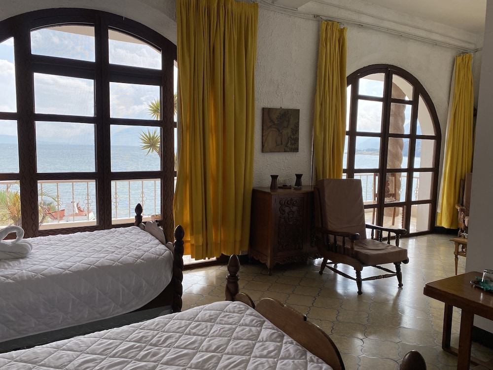 Quadruple Lakefront Master Suite photo 2
