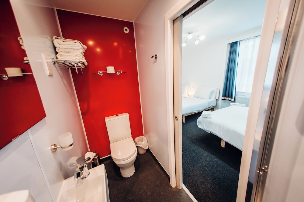 Quadruple Room, Ensuite photo 2