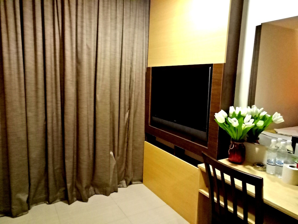 Deluxe Double Room, 1 Queen Bed photo 3