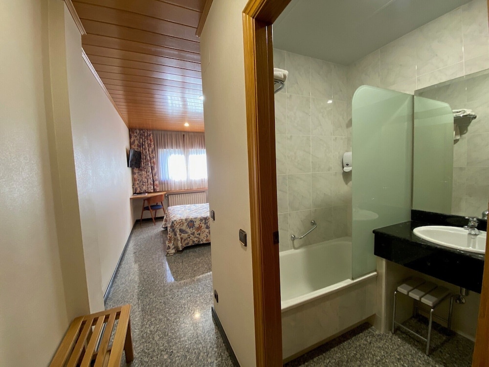 Superior Double or Twin Room - Photo 2