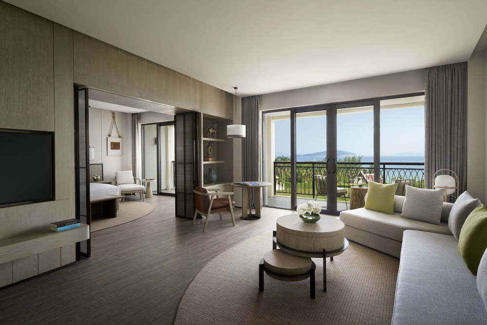 Deluxe Suite, 1 Bedroom, Oceanfront (Ocean View) photo 3
