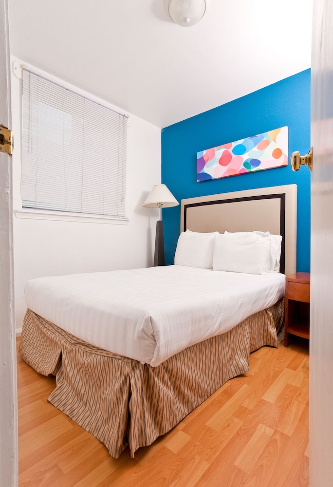 Standard Room, 2 Queen Beds - Photo 12
