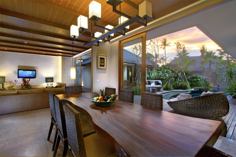 Four-Bedroom Villa with Private Pool - Photo 38