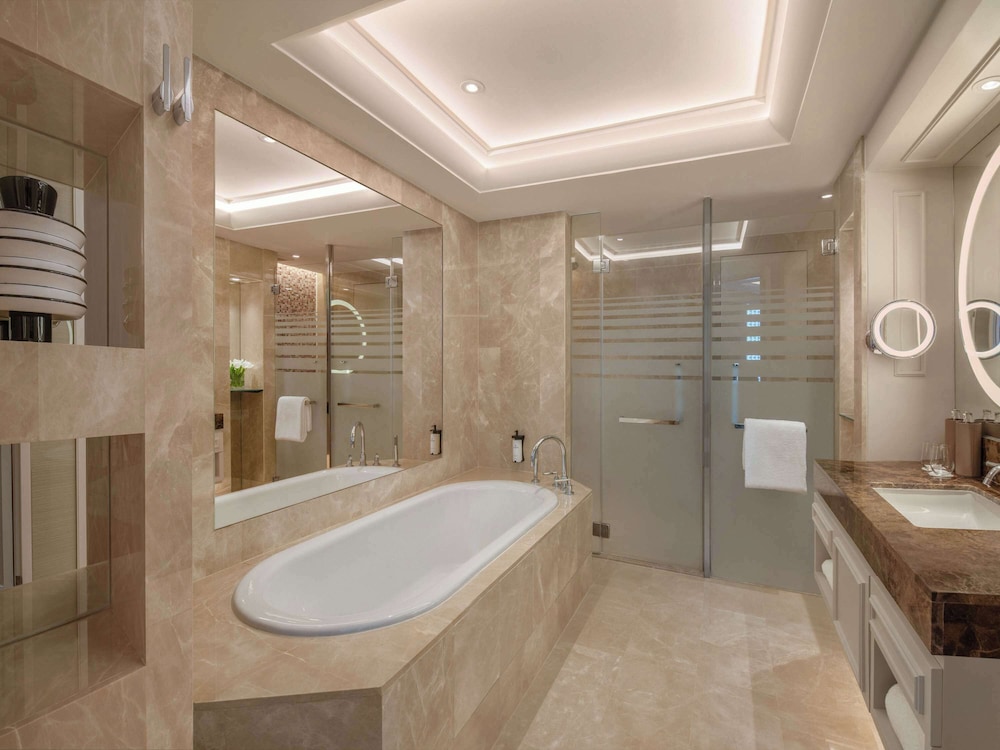 LUXURY ROOM, 2 Single Beds thumbnail 5