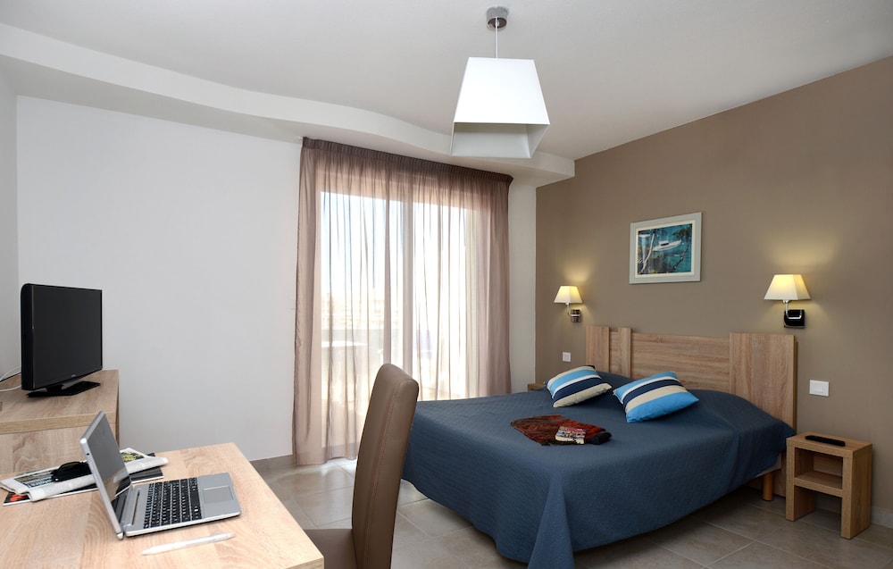 Apartment, 2 Bedrooms, Sea View photo 2