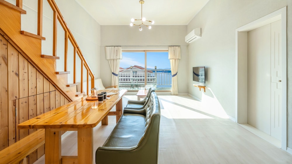 Basic Room, 2 Bedrooms (Romantic Gold (Ocean View/three-bed))