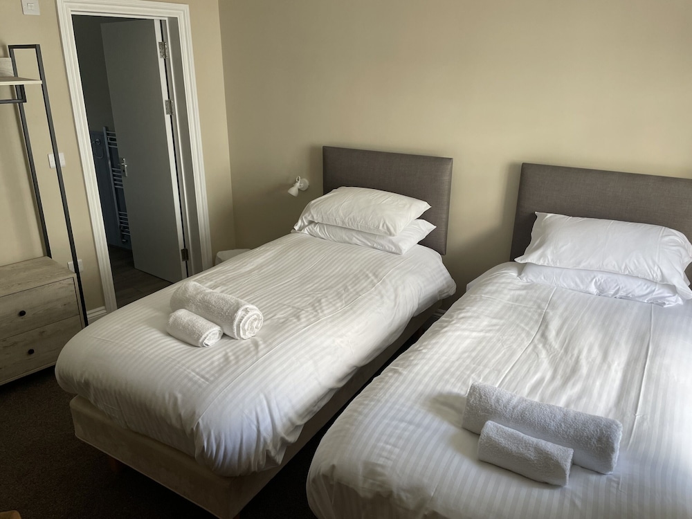 Twin Room, Ensuite photo 2