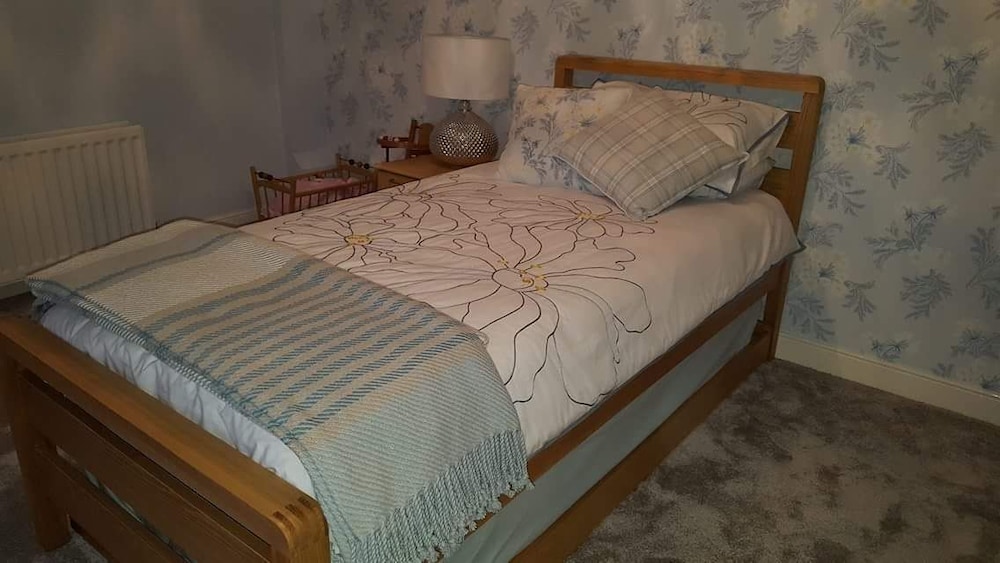 Twin Room, Garden View (The Blue Room) photo 3