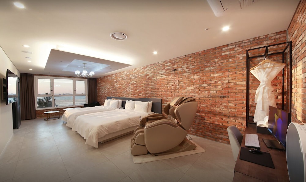 Ocean Family Suite, River View