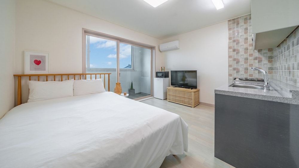 Basic Room, 1 Bedroom (Room 202 (Ocean View))