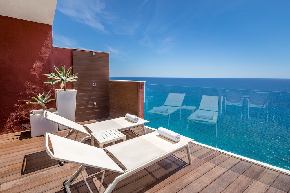 Deluxe Suite, Sea View (Junior) - Photo 18