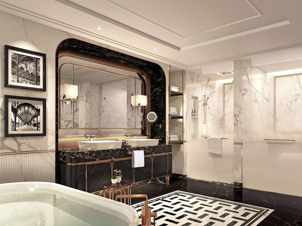 PRESIDENTIAL SUITE, 1 King Bed, 2 Hollywood Beds, Fairmont Gold Lounge access