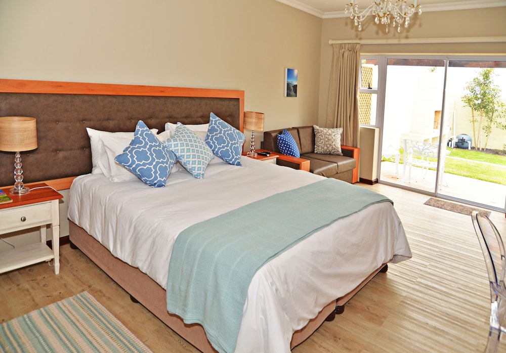 Deluxe Room with walk-in shower photo 1