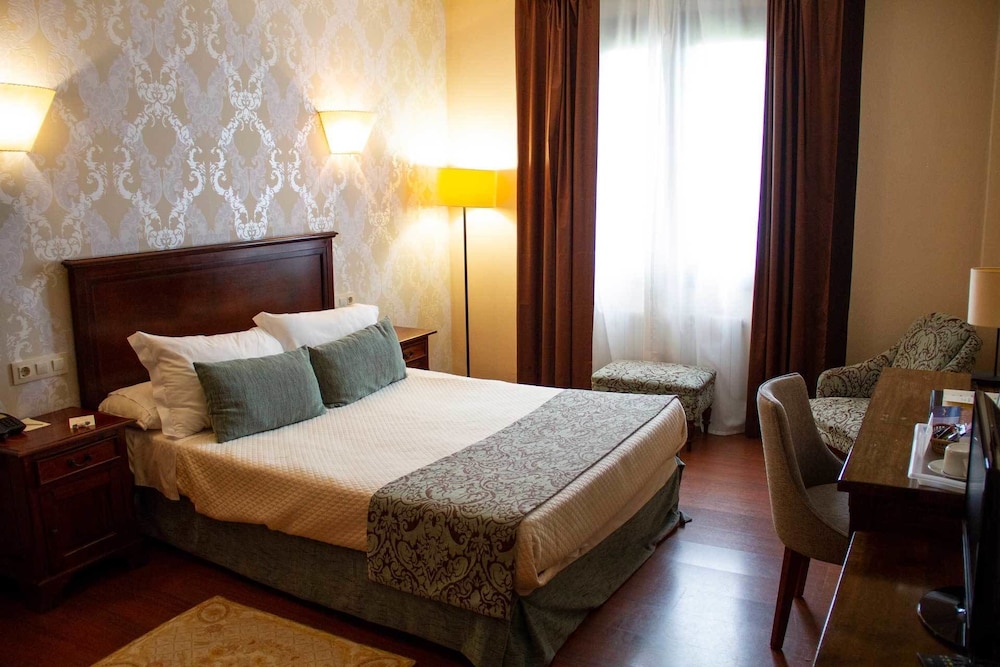Double Or Twin Room - Photo 1