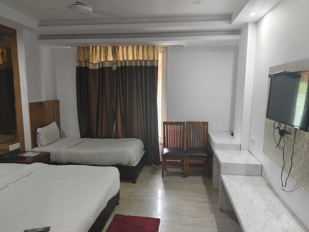Deluxe Studio