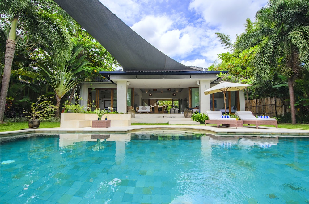 Family Villa, 5 Bedrooms, Private Pool photo 2