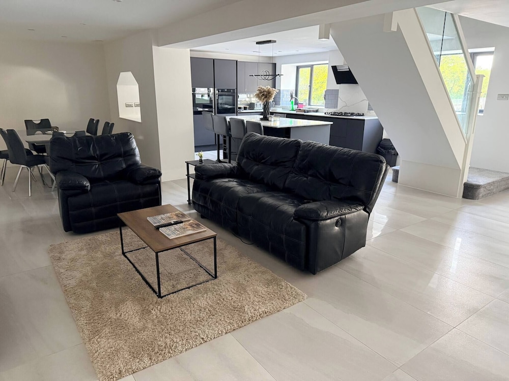 Luxury Home 5 Bedroom 3 Bathroom Games Room Parking, Foto 12