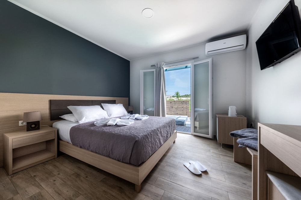 Superior Double Room, Private Pool - Photo 1