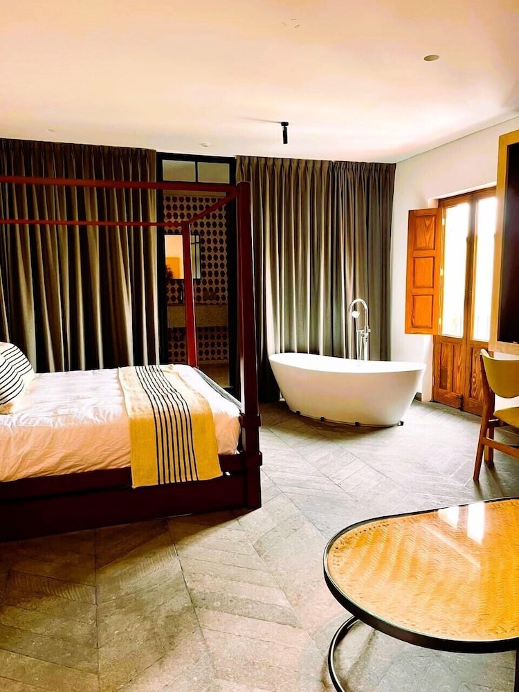 Deluxe Suite, Balcony, City View