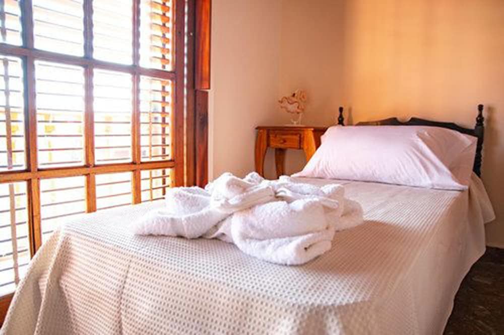 Comfort Double Room, 1 Queen Bed, Shared Bathroom photo 2