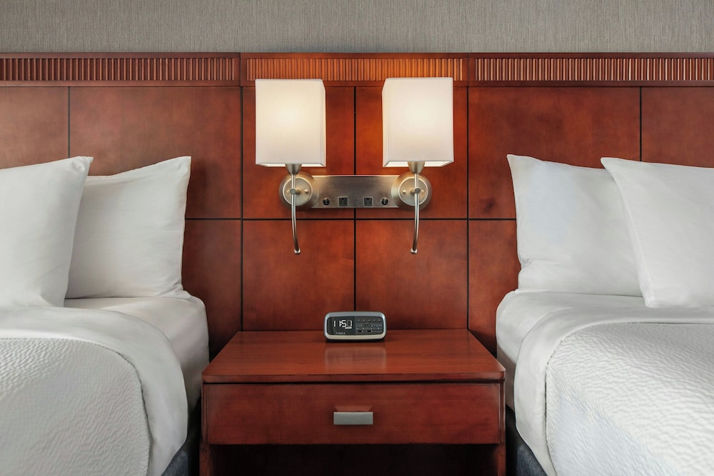 Room, 2 Queen Beds (Mobility Accessible, Tub) photo 2