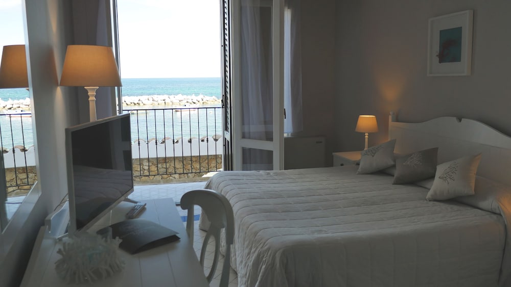 Superior Double Room, 1 Double or 2 Twin Beds photo 3