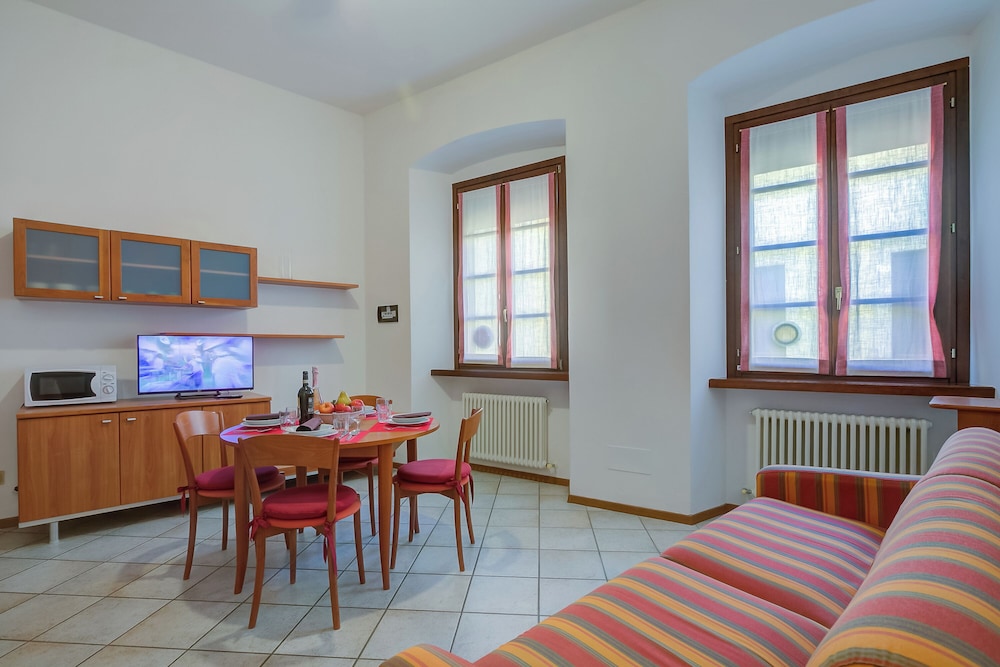 Family Apartment, Multiple Bedrooms (Casa Alpino 9)