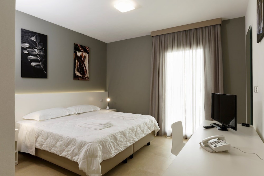 Standard Double Room, Garden View