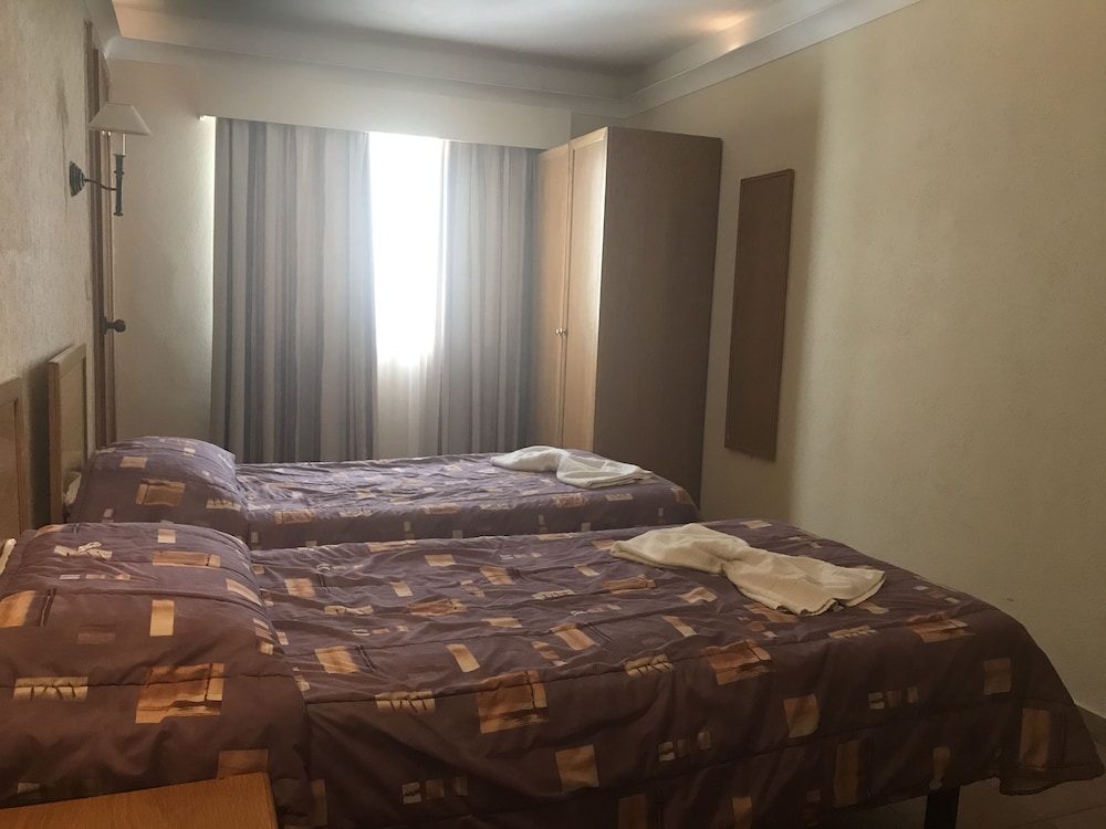 Double or Twin Room (Single use) - Photo 1