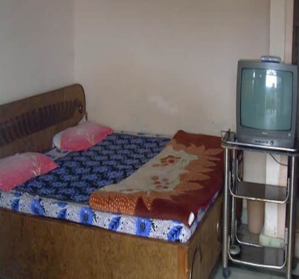 Standard Room (Non Ac) photo 2