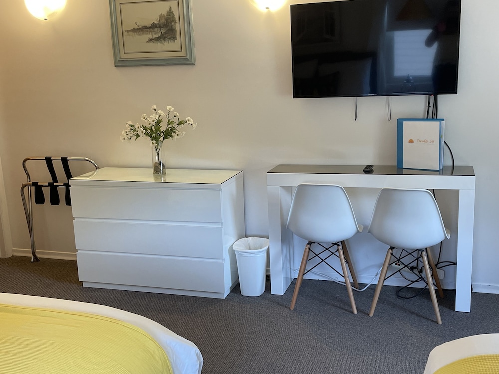 Standard Room, 2 Double Beds (207) photo 2