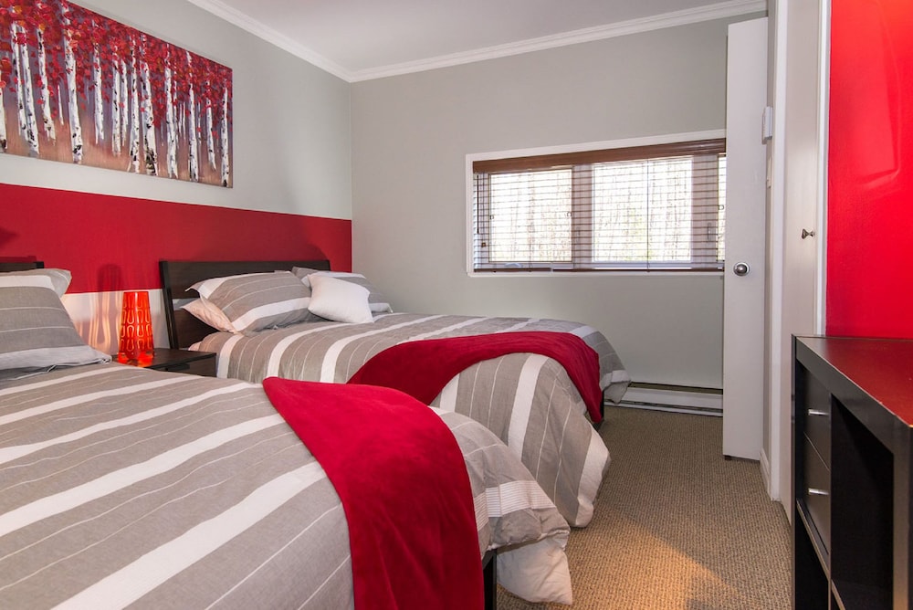 Comfort Cottage, 2 Bedrooms, Fireplace (Cottage Mont Sainte-Anne, 200) photo 1