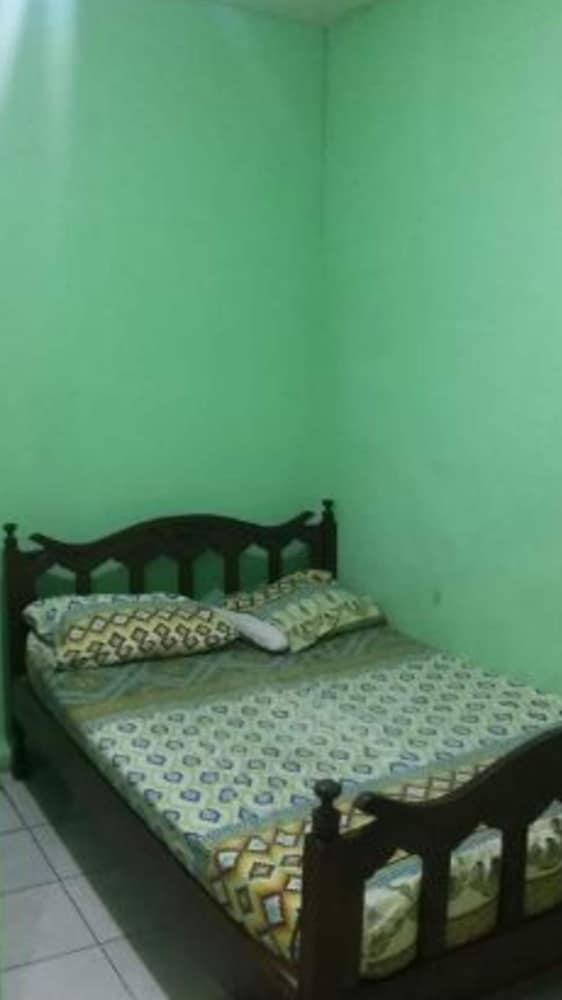 Economy Twin Room With Fan photo 2